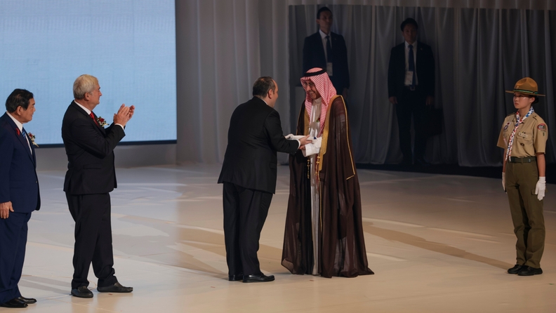 خلال تسليم راية اكسبو 2025 إلى وزير الدولة ابراهيم السلطان